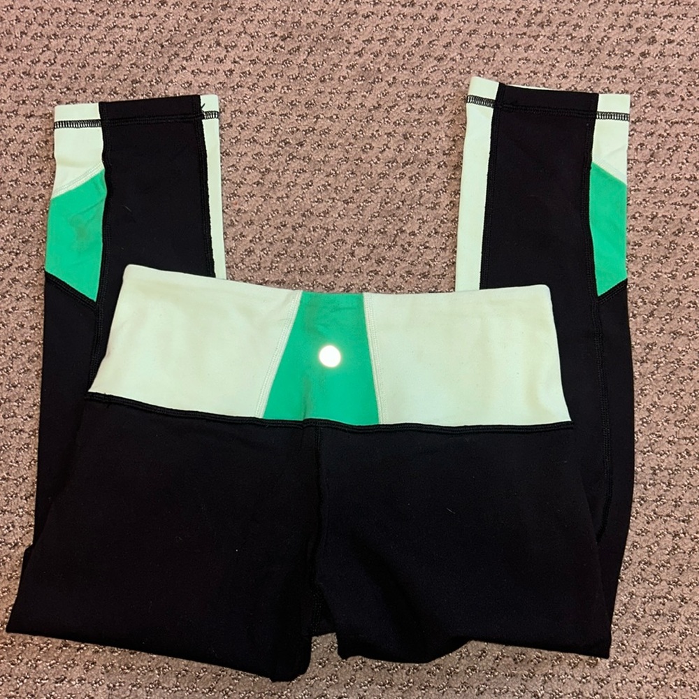 (4 for $50) Lululemon Embody Crop Leggings 🖤💚